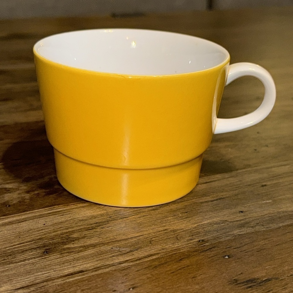 vtg premiere deLuxe oven to table to dishwasher JAPAN tea/coffee cup/mug yellow
